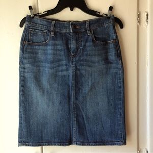 Old Navy classic jean skirt, size 4